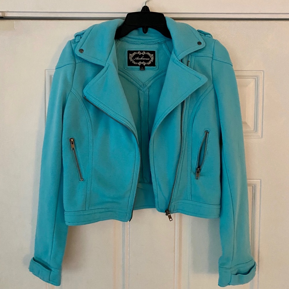 Baby blue crop zip up blazer style jacket for fall and autumn. Adorable …